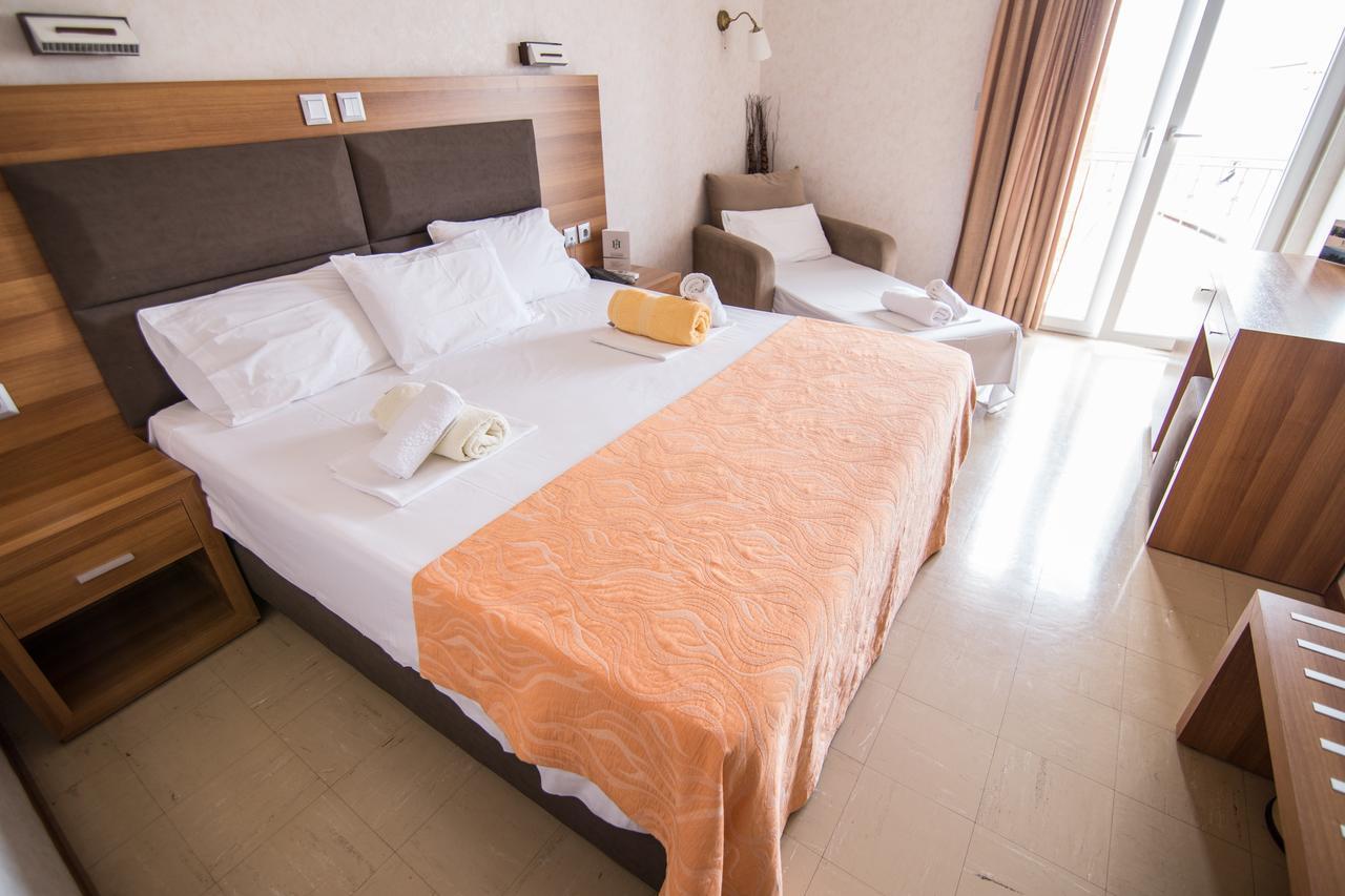 Hotel Idillion Vília Zewnętrze zdjęcie